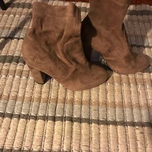 Yoki 4 inch suede tan boots size 7.5